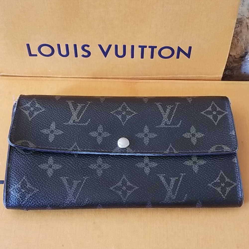 Authentic Louis Vuitton Sarah wallet